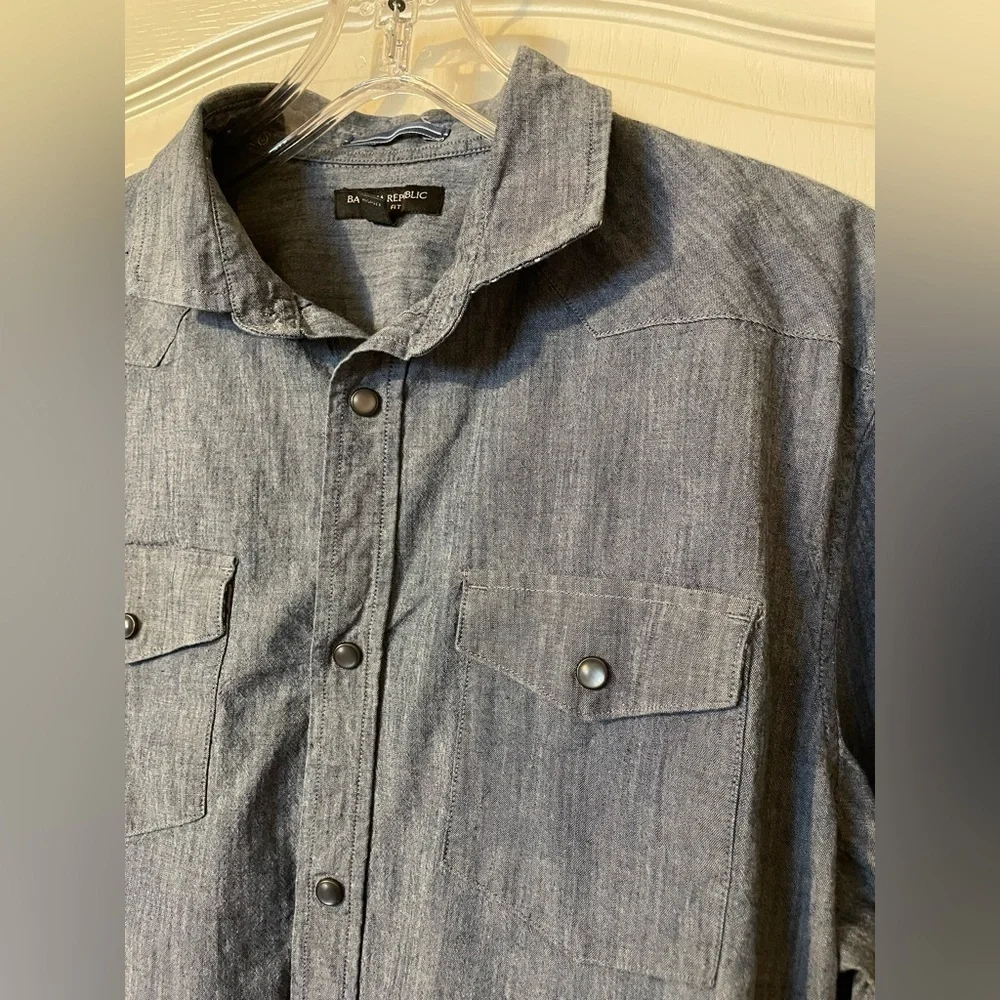 Banana Republic Shirt Men's Size L Slim Fit Blue Chambray Button Up Pockets